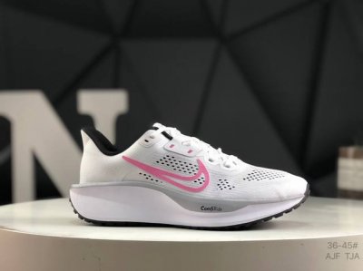 真标带半码耐克 Nike Quest 6极速6代网面透气 时尚休闲跑步鞋 简约高科技设计采用多层材料，为双足带来凉爽感受和稳固体验时尚鞋面搭配中足包覆设计，提供