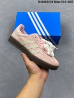 公司级Adidas Originals Gazelle Indoor 三叶草休闲防滑耐磨低帮板鞋 鞋头出色设计 塑就出众贴合感 稳固的后跟贴合足部曲线设计 软弹