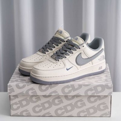 核心私 Air Force 1 原装级别 原楦头原纸板 打造纯正空军版型专注外贸渠道 全掌内置蜂窝气垫 原盒配件 原厂中底钢印、拉帮完美 货号：Hh75 52