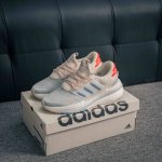 核心私 Adidas X_plrboost 款 爆米花跑鞋 全新跑鞋 爆米花针织鞋面休闲运动慢跑鞋。依旧采用了针织鞋面的设计，但是鞋面的设计语言却并不单调。半透