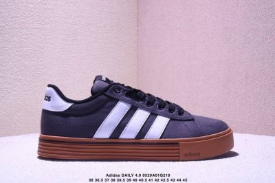 真标Adidas Daily 4.0 阿迪达斯 舒适百搭 低帮 板鞋 融合了复古与现代风格 简约而富有质感 整体线条流畅 轮廓分明 尽显时尚气息 鞋身采用经典的