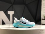 亲子鞋 耐克 Nike Vomero 18 耐克 舒适减震防滑 低帮跑步鞋 全掌Reactx泡绵中底 前掌和后跟还配备了Air Zoom气垫单元 据说跑起来更快