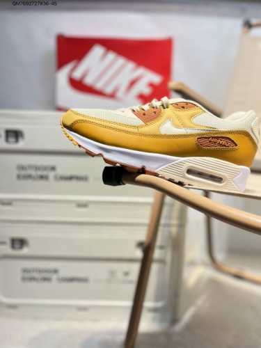 耐克Nike Air Max 90 经典复古小气垫缓震跑鞋 鞋面由皮和革织物打造，犀利的条线打造出酷劲十的足视觉效果 网布鞋增面强透气性，穿着为极舒适 经可典视