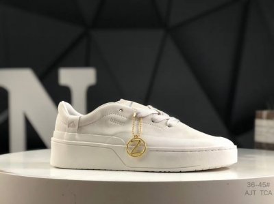 220 真标带半码阿迪达斯Adidas Labcourt 百搭休闲轻松舒适 耐磨透气低帮 板鞋 男女同款 鞋面使用了绒毛麂皮 ，鞋面和鞋底连接处使用了包边处理，