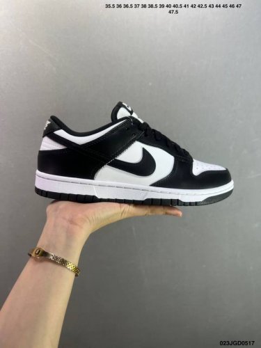 耐克 Nike Dunk Low Retro 运动鞋复古解构绑带板鞋 双鞋带 作为 80 年代经典篮球鞋款 起初专为硬木球场打造 后来成为席卷街头的时尚标杆 现