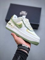 Air Force 1 Shadow 轻量增高低帮百搭板鞋 拼接马卡龙 全新少女系解构主义设计双层轻量eva发泡中底+防滑rb橡胶外圈底鞋底货号：Fn6335-
