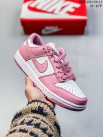 真标带半码 耐克Nike Sb Dunk Low 扣篮系列复古低帮休闲运动滑板板鞋。采用脚感柔软舒适Zoomair气垫，有效吸收滑板等极限运动在落地时带来的冲击