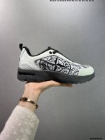 公司级Stone Island Grime Panelled 石头岛黑褐色舒适时尚低帮生活休闲鞋 石头岛作不仅是科技面料和织物染色典范并加入了创新机能美学，兼顾