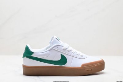 230 真标Nike耐克Court Shot男子运动鞋春季透气轻便经典网眼 橡胶鞋底、皮面的材质，包裹感很强，但鞋底偏硬，适合日常通勤穿搭。该鞋型延续了传统网球
