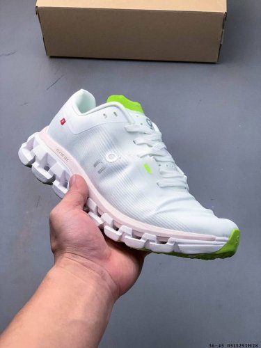 集图 全新On昂跑Cloudflow 4 轻便缓震运动休闲跑鞋 该款Cloudflow 4跑鞋采用的高科技轻质编织鞋面，借鉴了 On 马拉松竞速跑鞋 Cloud