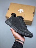 迪桑特Descente Lavitate 2 时尚防滑 低帮跑步鞋针织网布无缝拼接鞋面轻薄通透减少摩擦进口Z Foam缓震中底 舒适回弹动能加成部分采用反光饰片