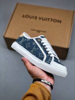 lv 2025Ss最新Lagoon系列 丹宁牛仔布 压花 休闲鞋 帆布鞋 这款Lagoon 运动鞋取材，法国顶级高奢品牌 为经典设计注入复古气息。Louis V