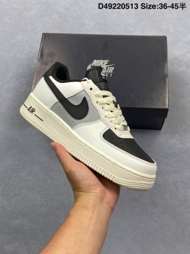 耐克Nike Air Force 1 Low 空军一号低帮百搭休闲运动板鞋。柔软、弹性十足的缓震性能和出色的中底设计，横跨复古与现代的外型结合，造就出风靡全球三