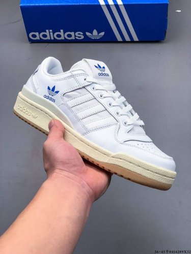 公司级头层！阿迪达斯 Adidas Originals Forum 84 Low Adv 低帮百搭潮流休闲运动板鞋。以复古篮球鞋的外形为基础，采用皮革拼接，简约