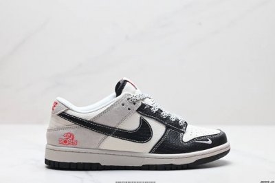 真标耐克Nike Sb Dunk Low 扣篮系列 复古低帮休闲运动滑板板鞋。采用脚感柔软舒适Zoomair气垫，有效吸收滑板等极限运动在落地时带来的冲击力，为