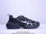 公司级 组合底耐克nike V2K Run跑步鞋复古风潮 网面透气运动鞋 灰银紧致的鞋面材质提供良好的包裹性鞋侧 Swoosh以及鞋头部分搭配增添不少亮点的镀铬
