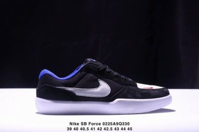 真标耐克Nike Sb Force 58低帮休闲板鞋 是一款将前沿创新带入街头的单品 它具有硫化杯底 具有出色的耐用性和灵活性 使用帆布和绒面革 在饰面上放置通