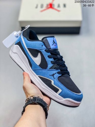 air Jordan Cmft Era Chicago 低帮 芝加哥 红白黑 乔丹篮球鞋系列 舒适简约百搭耐磨低邦生活休闲鞋 鞋身整体采用双层白色网眼设计 搭配
