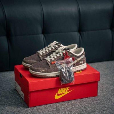 核心私 nike Dunk 全套原楦原模倾力打造完美版型 独家原厂航空铝磨具打磨大底 鞋头坡度极致还原 无解鞋型 原盒原配 圈内天花板工艺 原厂冲刀 超高清洁度