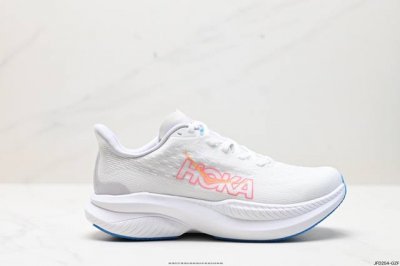 公司级hoka One One Mach 6 新一代旗舰竞速跑鞋 #鞋款采用顶尖碳板技术、中底泡棉科技以及几何学，设计符合自然步态的不对称鞋面和鞋底结构；大底在