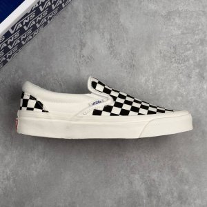 本地 核心私 Vans Classic Slip-On Lx 高端支线 黑白棋盘格一脚蹬休闲板鞋 货号：Vn0A45Jkt0A T 尺码：35 36 36.5