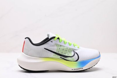 公司级Nk Zoom Fly 5超轻休闲缓震碳板跑步鞋 外围搭載轻量级Sr02泡棉载体.鞋面采用轻盈网眼设计.鞋垫与原厂一致采用Zoomx粘接而成. 货号:Fq