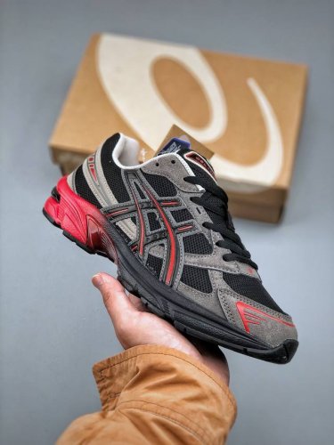 Asics Tiger Gel-1130 亚瑟士户外风低帮休闲运动跑步鞋 #鞋款选用网眼与皮革相接，复古而富有层次感。Ortholite 鞋垫+搭载着 Gel