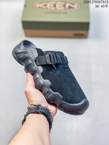 keen Hyperport舒适优雅轻盈 防臭包头拖鞋 鞋款上半部分采用了皮革鞋面 搭配可调节的系带系统 方便调节更加稳固;具有足弓支撑的吸震鞋垫 提供全天候的
