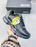 Ecco爱步男鞋 热门销售款式 城市休闲系列 气质百搭潮酷板鞋 精选牛皮面料 现代品质鞋面设计 纹理自然，细腻柔软 具有良好透气性 舒适保暖 侧前独有logo设