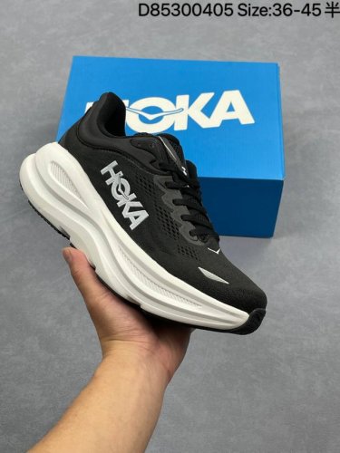公司级小红书推荐Hoka W Bondi 9全新配色 这个品牌来自于新西兰的毛利语，Hoka表示大地，One One表示飞越，连起来就是飞越地平线，One On