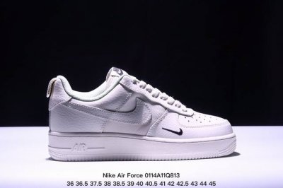 公司级耐克Nike Air Force 7空军一号低帮百搭休闲运动板鞋。柔软、弹性十足的缓震性能和出色的中底设计，横跨复古与现代的外型结合，造就出风靡全球三十多