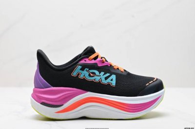 270 公司级Hoka Skyward X厚底增高运动老爹鞋，助力跑者轻松开跑。Hoka推出了一款定位于顶级缓震的现象级跑鞋——Skyward X，不出所料，在