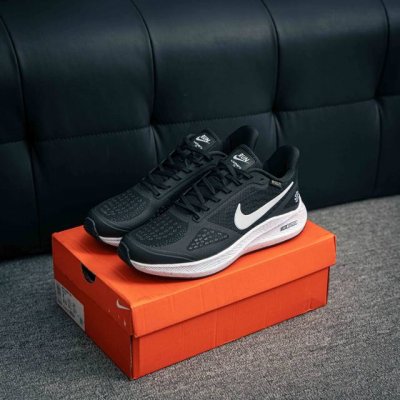 核心私 Nike Gore-Tex针织鞋面休闲运动慢跑鞋 ，柔软舒适低帮跑步鞋男女同款白色，功能性与时尚性兼具的鞋款流线型的鞋身上脚特显腿细 多重材质组合让此款