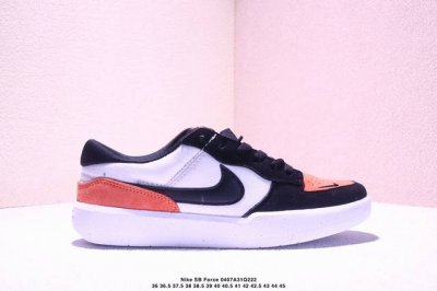 耐克Nike Sb Force 58是一款将前沿创新带入街头的单品，它具有硫化杯底，具有出色的耐用性和灵活性。使用帆布和绒面革，在饰面上放置通风口，它自始至终都