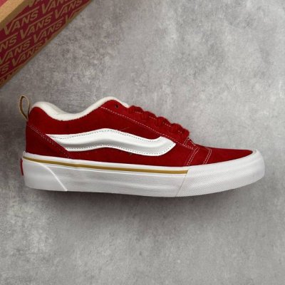 本地 核心私 万斯 Vans Knu-Skool 面包鞋 坎普尔 茱利安系列低帮复古硫化休闲运动板鞋“肥胖版大Logo” 要说整个年最为热门的鞋型之一， 面包鞋