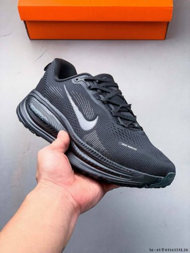 nike Air Zoom Vomero 18 缓震透气休闲慢跑鞋 新版Vomero结合全新Zoomx和Reactx泡绵 提供双重缓震效果 铸就非凡迈步体验 0