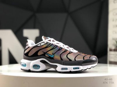 140 耐克Nike Air Max Plus是Nike旗下另类鞋款的代表，Tn 它诞生于1996年，是第一款使用Tunedair气垫的跑鞋，其特点就在于实现各