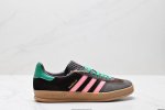公司级Adidas Originals Gazelle Indoor 舒适百搭防滑耐磨 低帮 板鞋 女款棕粉绿 棕粉绿的复古配色，美拉德色系+粉色，酷帅又好看。