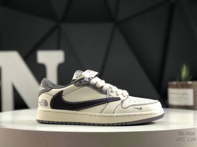 公司级带半码Nike Dunk Low 此款主张打破传统的工业化流水线设计限制，以Made By Ideas的超级创意为理念，集结众多潮流设计师，结合时下最In