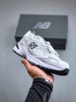 New Balance Ml725系列复古老爹风跑步休闲运动慢跑鞋 Ml725B 尺码：36-45 半