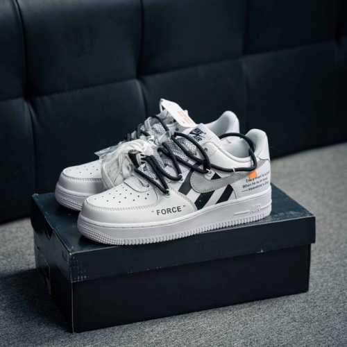 Air Force 1 原装级别 原楦头原纸板 打造纯正空军版型专注外贸渠道 全掌内置蜂窝气垫 原盒配件 原厂中底钢印、拉帮完美 货号：Fz5066 111 尺