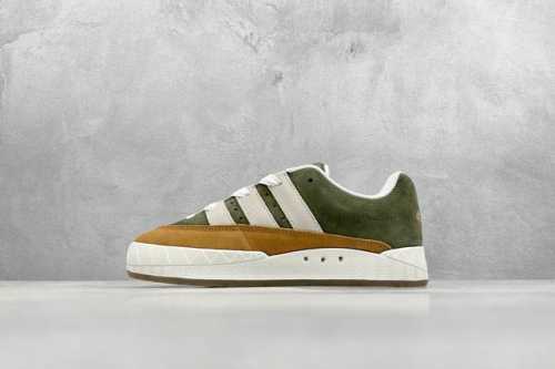 Xl版 Adidas Adimatic Low 马蒂奇系列低帮 复古鲨鱼面包鞋运动休闲滑板板鞋 整个鞋面由色彩艳丽的麂皮制成 搭配品牌标志性大尺寸三条纹 Log