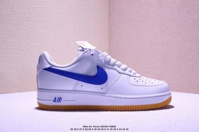 140 耐克 Nike Air Force 1 ’07 空军一号低帮百搭休闲运动板鞋。柔软、弹性十足的缓震性能和出色的中底设计，横跨复古与现代的外型结合，造就出