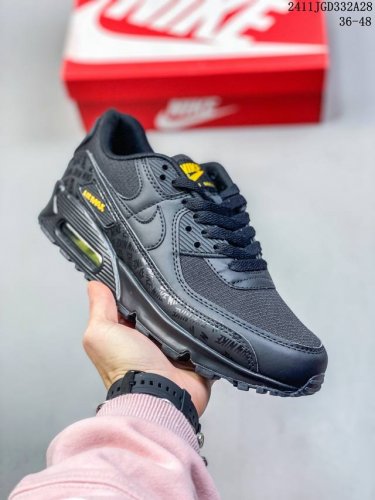 Nike耐克运动鞋 Air Max 90 健身运动跑鞋休闲鞋 复古风十足！Air Max 90 作为 Nike 旗下最经典的鞋型之一，凭借着百搭的造型，获得众多