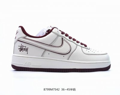 耐克nike Air Force 1 Low 空军一号低帮百搭休闲运动板鞋。柔软、弹性十足的缓震性能和出色的中底设计，横跨复古与现代的外型结合，造就出风靡全球三