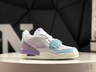 120 air Jordan Legacy 312 马卡龙 乔篮丹球鞋系列 号称 “最三强合一” 的 Jordan Legacy 312，自然有着杂交合结的设计