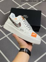 Nk Air Force 1 Low 空军一号低帮百搭休闲运动板鞋 柔软、弹性十足的缓震性能和出色的中底设计 横跨复古与现代的外型结合 造就出风靡全球三十多年的