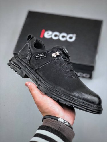 Ecco爱步潮流男鞋2025春秋款街头 男款百搭 街头系列新品 工艺牛皮鞋面 挺阔有型纹理清晰 ，方便快捷 个性后鞋尾 凸显潮流新元素Pu橡胶大底 柔韧耐穿防滑