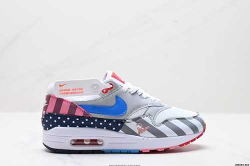 公司级Nike Air Max 1 耐克气垫 缓震 耐磨运动鞋 鞋身材质均选择皮革 织物 麂皮多种材质覆盖 保证质感的前提下 层次感也相当不错 带有开窗式 Ai