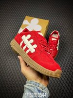 E shoot Brand 通勤鞋柜里必备的一双灰色德训 重塑系列一号德训鞋 是Shoot Brand 全新推出的鞋款,在复古经典的T型鞋流行趋势中汲取灵感 以